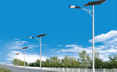 农村道路装民乐太阳能路灯选多大瓦数实测